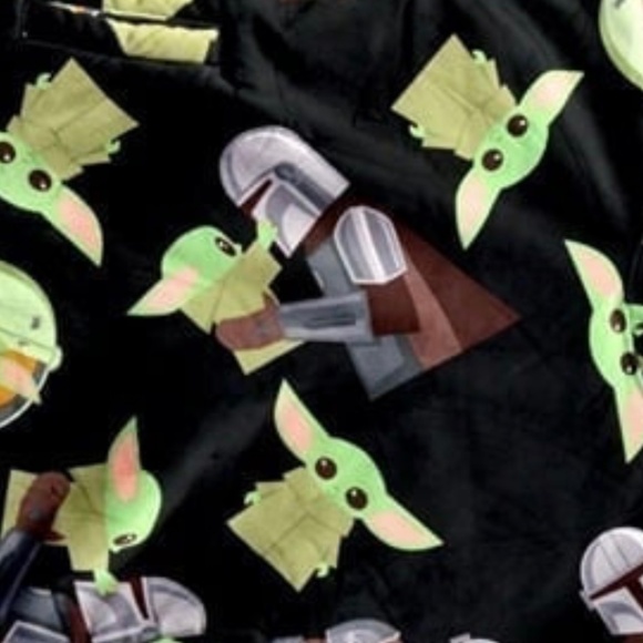 STAR WARS YOUTH OVERSIZED PLUSH HOODIE BLANKET YODA BOBA FETT MANDALORIAN - Picture 3 of 5